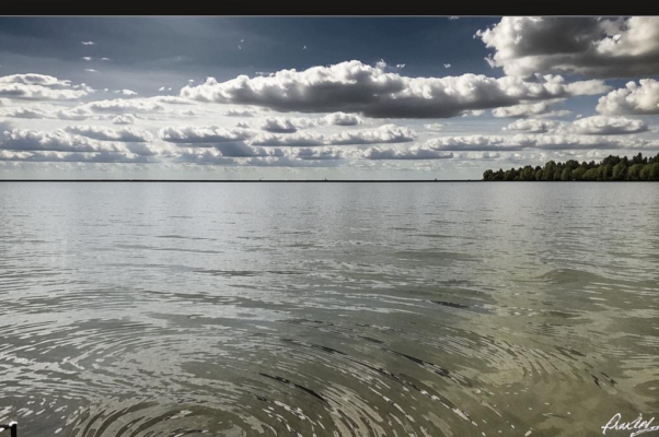«Над озером движима ветром гряда...»
