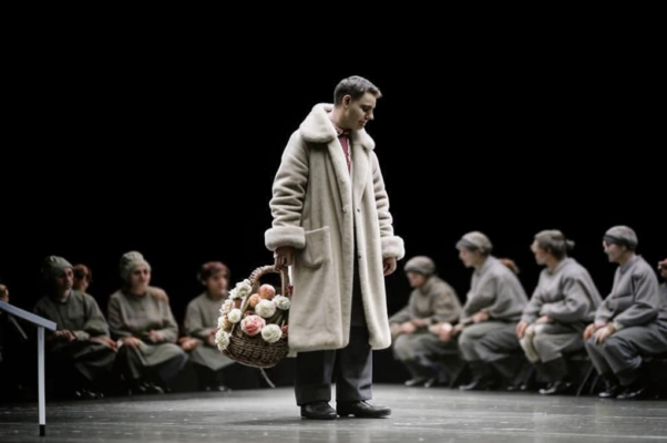 «Бездушных роз корзина...»