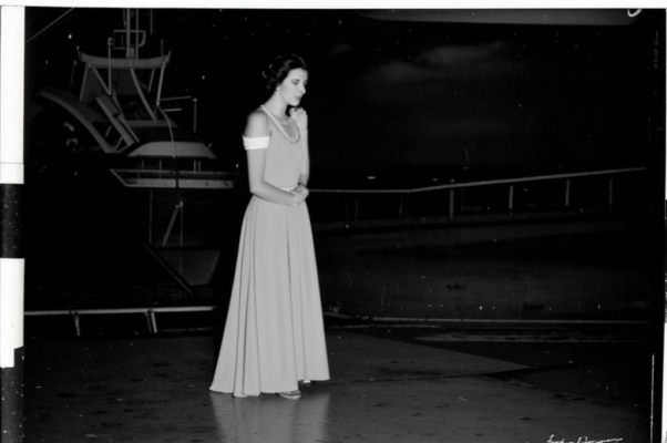 Шум платья...