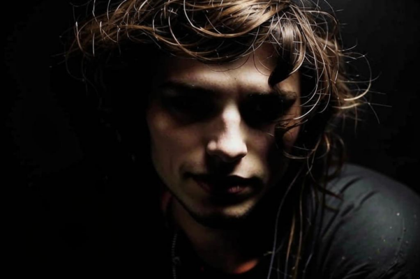 «Он некрасив, он невысок...»