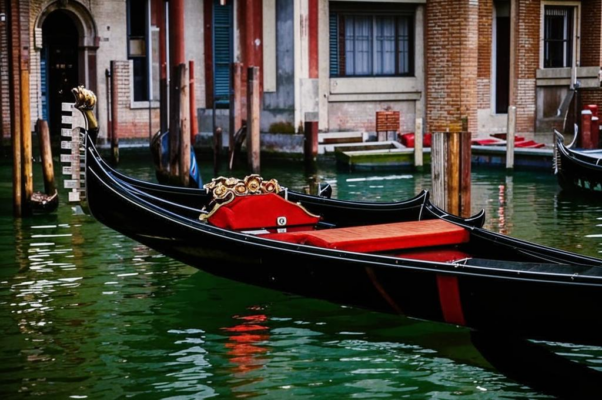 Венеция / «Как в дальнем море ветерок...»