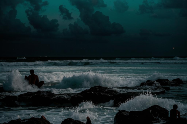 Элегия («Дробись, дробись, волна ночная…»)