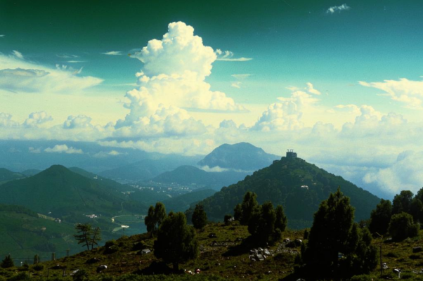 Подъем («В горах, как благодарный фимиам…»)