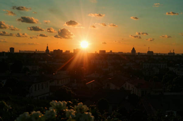 Утро («Взорвав лучом ночную тишь…»)