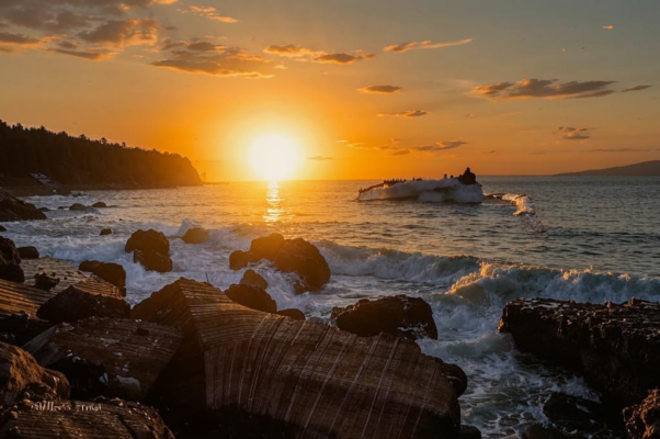 «Закат багрит морское колыханье...»