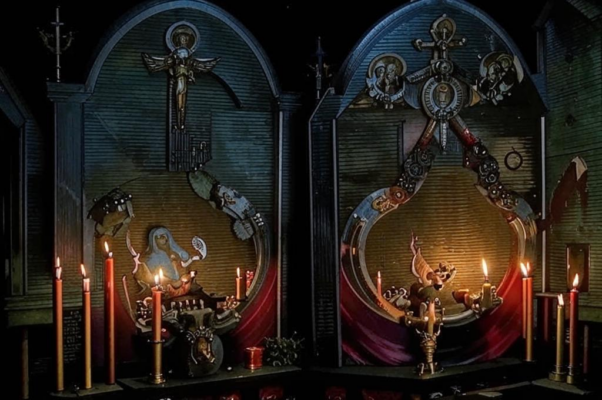 «Среди домов (которых страшно много!)...»