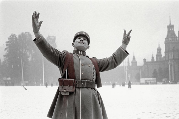 «В белом раю лежит богатырь...»