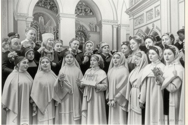 «В разноголосице девического хора...»