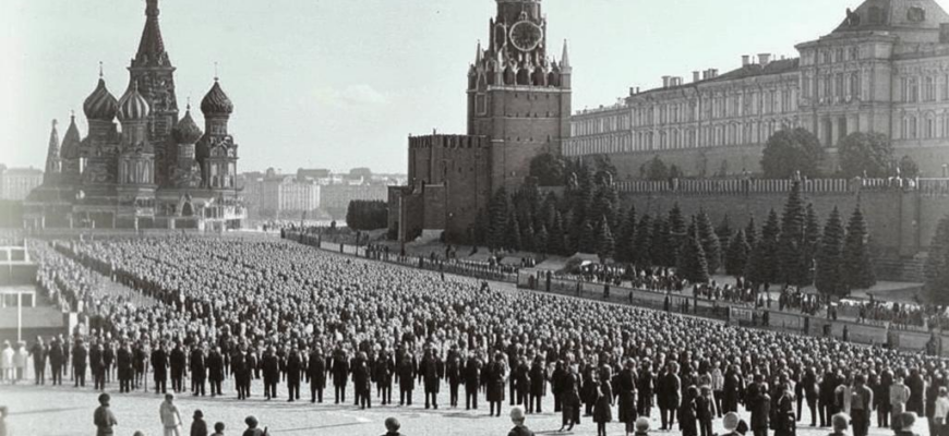 «Да, я лежу в земле, губами шевеля...»