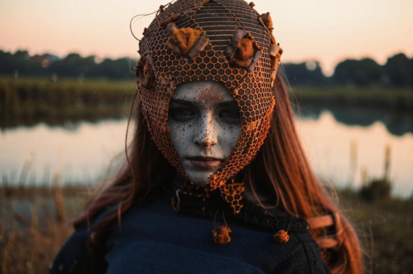 «Закутав рот, как влажную розу...»