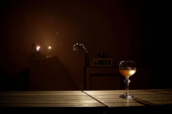 «Пустует место. Вечер длится...»