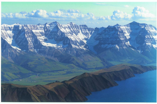 «Над прошлым, как над горною грядой...»