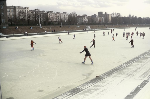 «С ледяной съезжая горки...»