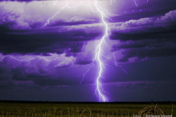 Гроза ночью («Мгновенный свет и гром впотьмах…»)