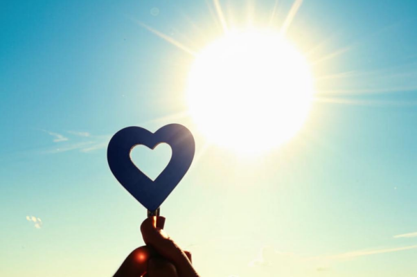 «Горячее солнце так ласково греет...»