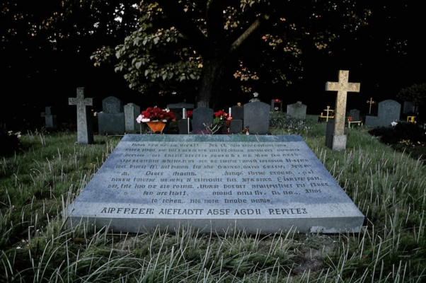 «Друзья, близка моя могила...»