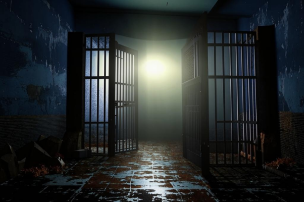 «Распахнулись тяжелые двери тюрьмы...»