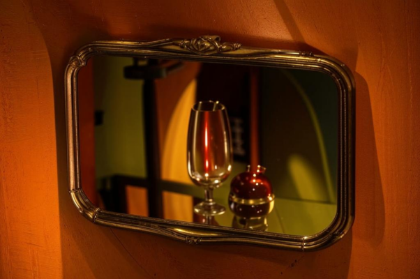 «В зеленой глуби, без движенья...»