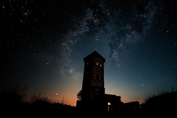 Звездочет («Настала ночь, и я на башню выше…»)