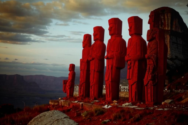 Красные камни