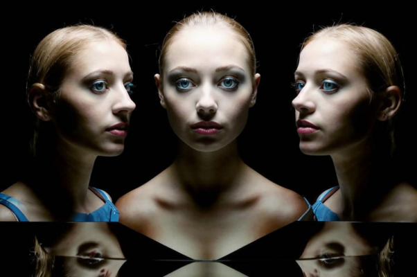 Трое («Трое: два двойника отраженных…»)