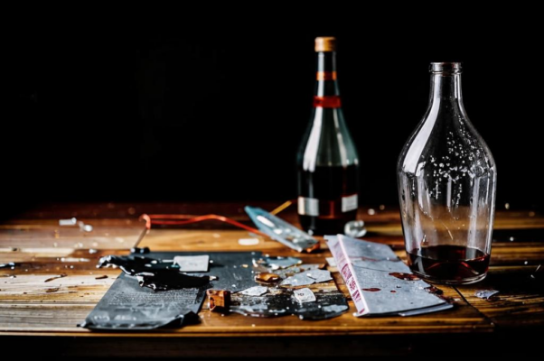 Натюрморт («На столе стакан разбитый…»)