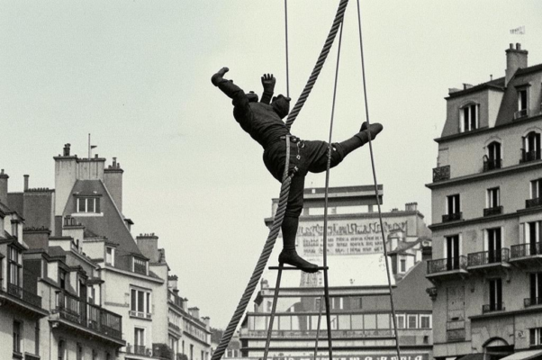 «Стремглав по лестнице веревочной!..»