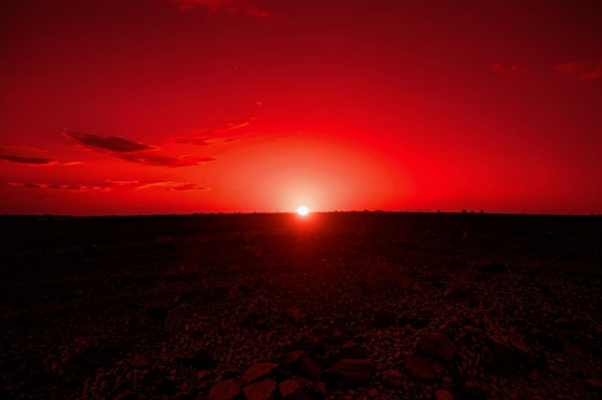 «Пылает отсвет красноватый...»