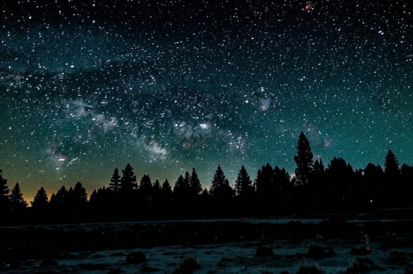 Ночь («Ночь нависает стынущей, стонущей…»)