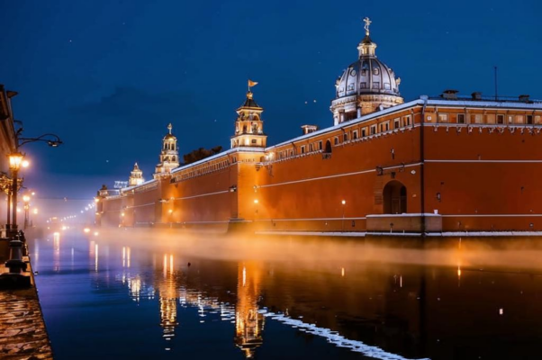 Петербург («Петербург, не изменяешь ты…»)