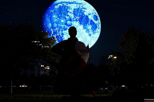 Постовой и месяц