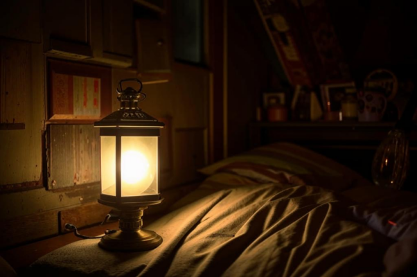 «Оставь, о Лезбия, лампаду...»