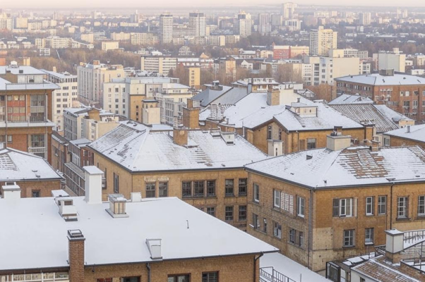 «Летит апрельский снег...»