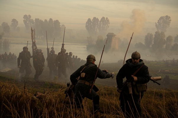 Партизаны («Над речкой редеют туманы…»)