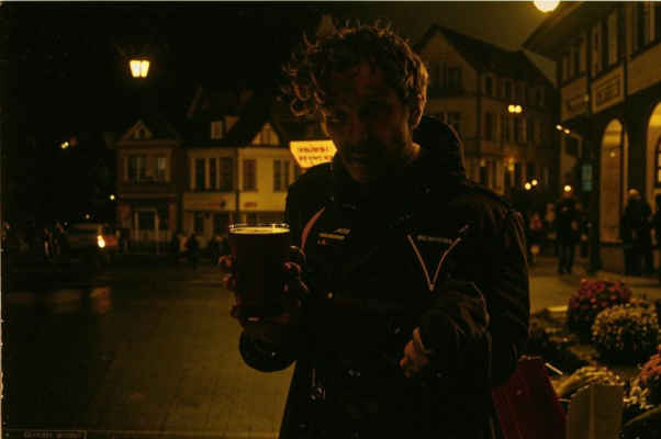 «Темнеет в восемь — даже вечер...»