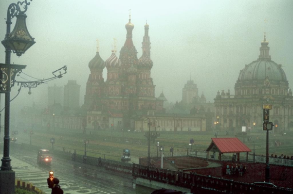 Петербург («… Фонари ― чья рук…»)