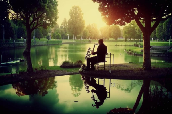 «Страстно музыка играет...»