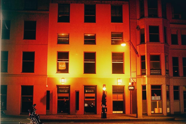 «Огни над окнами...»