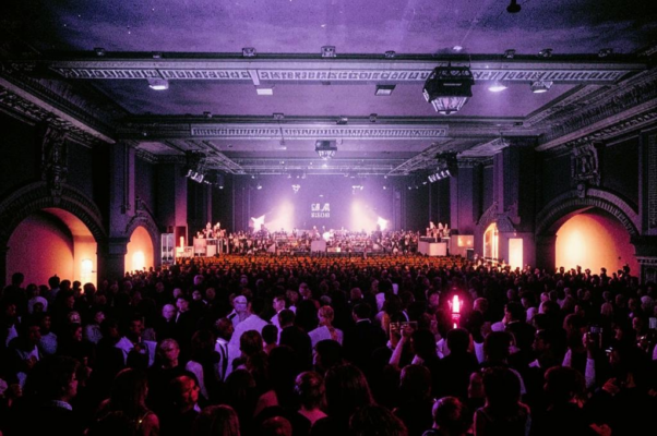 Завтра (« (К балу печати 27 марта…»)