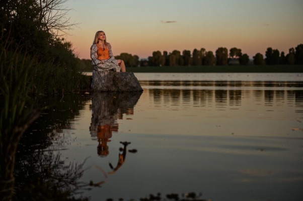 «Голубые лепестки...»