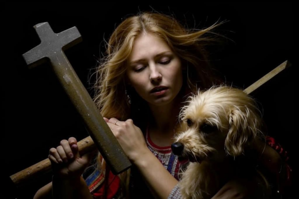 «Девушка иль женщина, на голос...»