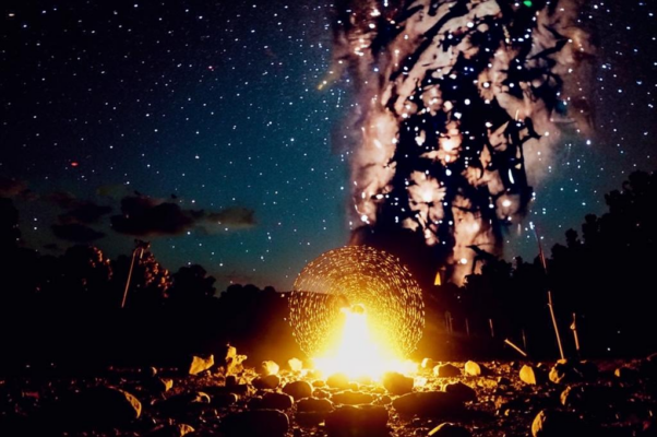 «Звезды, как искры, дрожат над костром...»