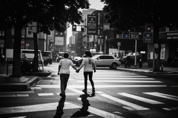 «На перекрестке наскоро — до скорого!...»