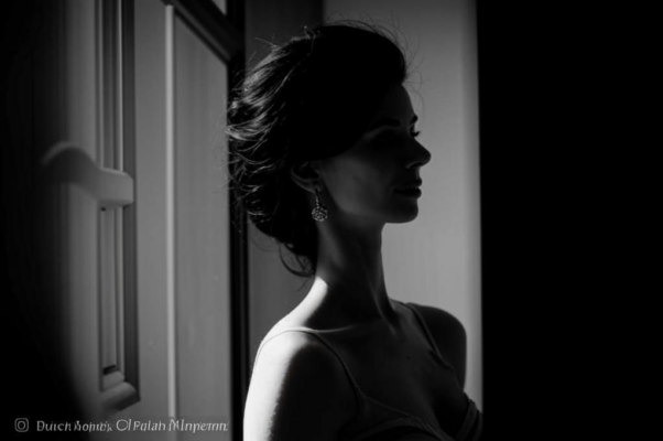 «Я все чего-то жду: / письма...»