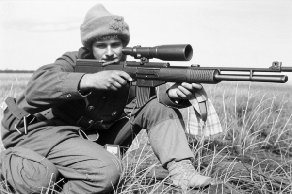 Разговор («В районной чайной мухи кружат…»)