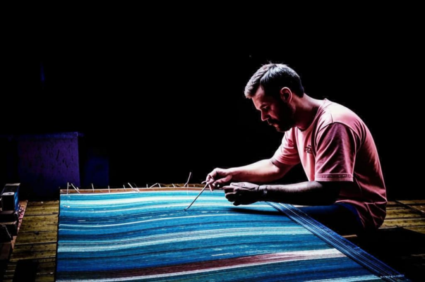 «Ткал ковры. И продавал — внарез...»