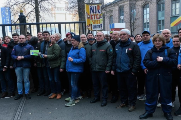 Сверстникам