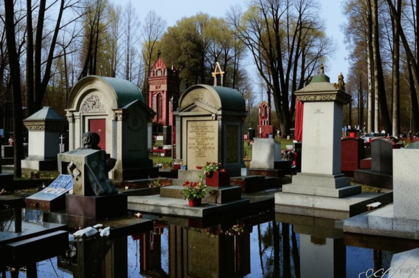 «Бывать на кладбище столичном...»