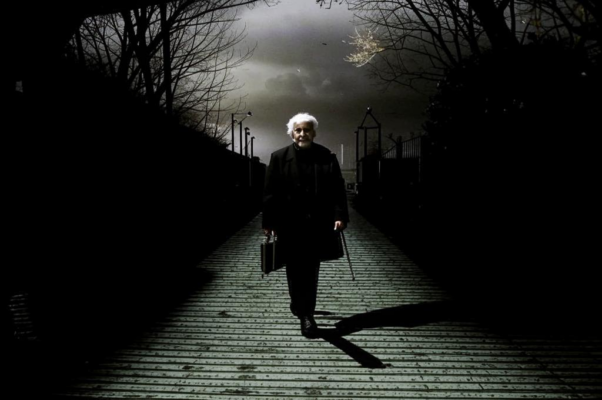 «Не семеня и не вразвалку...»