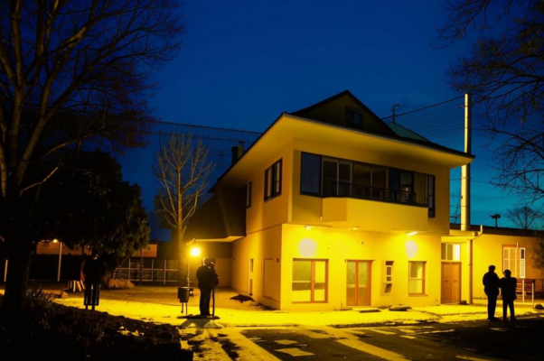 «Из яркой, жёлтой ночи кинуть дом...»